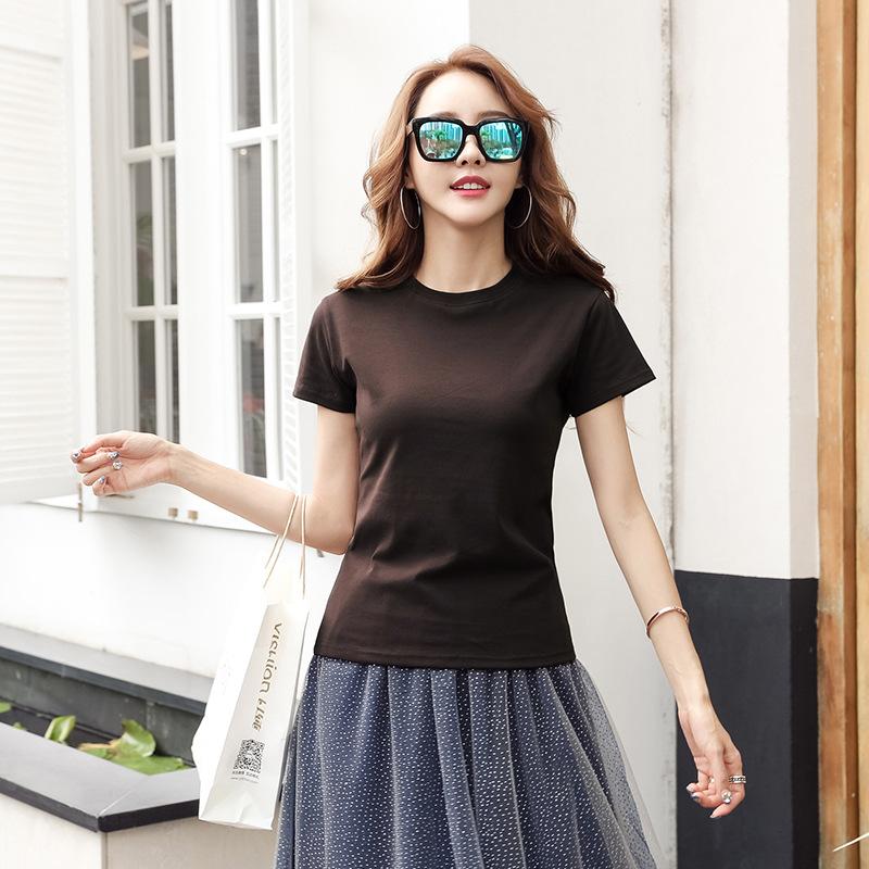 

Женская футболка с короткими рукавами. Базовый летний белый облегающий топ с круглым вырезом и зеленым маття. Новый тренд. M коричневый
