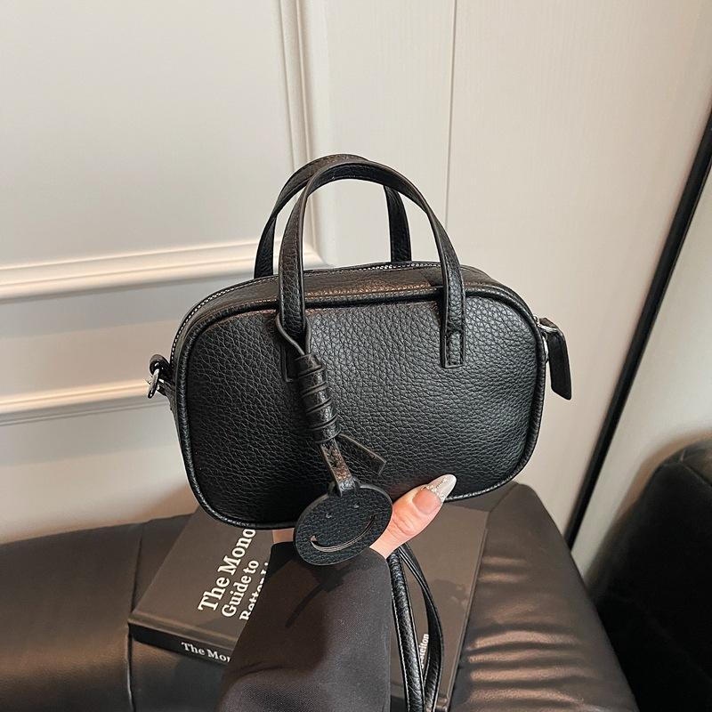 Popular fashion messenger small bag women's 2025 spring and summer new retro shoulder bag small square bag