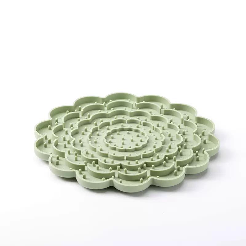 1pc Sunflower Pet Licking Pad Silicone Pet Slow Food Tableware Bowl Suction Cup Dog Licking Pad Slow Food Pad