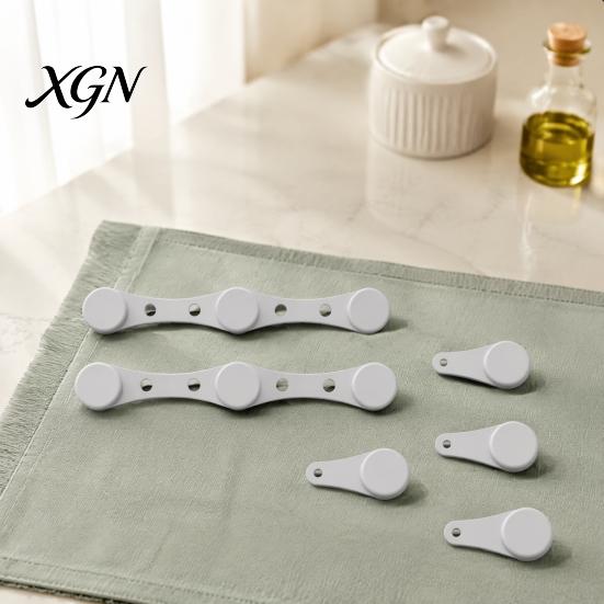 Air Fryer Basket Liner Fixer Magnetic Parchment Paper Clips, Food Grade Silicone Buckle, Cooking Accessory Heat Resistant Holder for Secure Placement