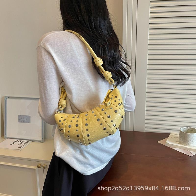 Trendy cool rivet small bag women's new fashion croissant summer feeling shoulder messenger bag