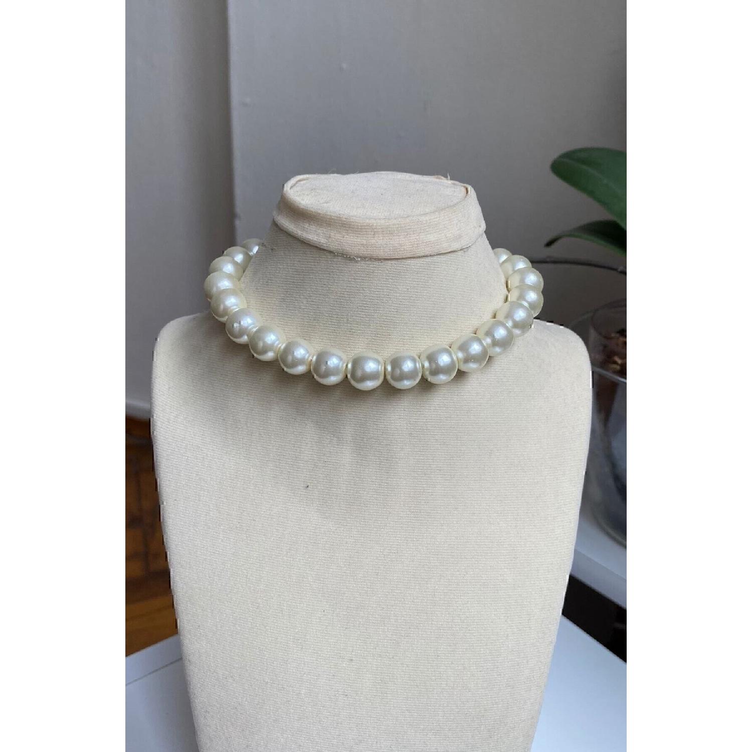 

Cream Large Pearl Necklace вершковий