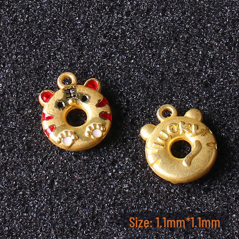 Sand Gold Electroplated Alloy Bracelet Pendant with Nafu Braid