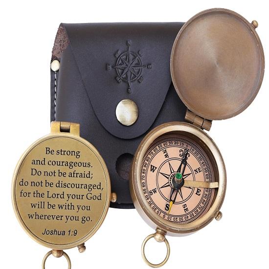 

Будь сильным и смелым. Гравированный компас. Подарки на крестины. Идеи подарков на конфирмацию.