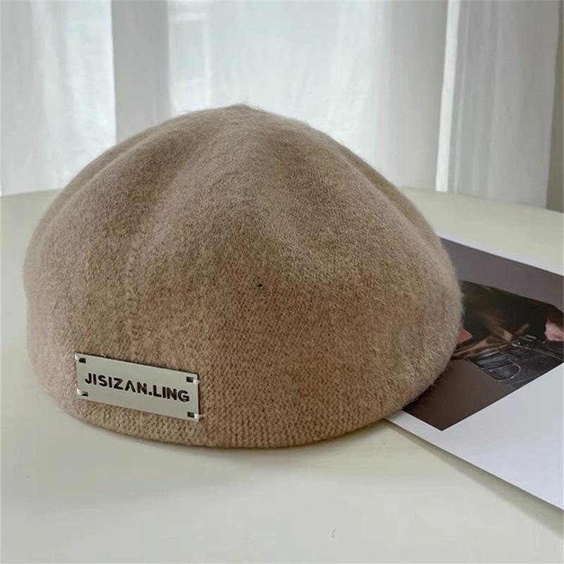 Béret en métal pour femme, saison respirante et petit visage, portant un chapeau vers l'avant, tour de tête japonais, chapeau noir tendance