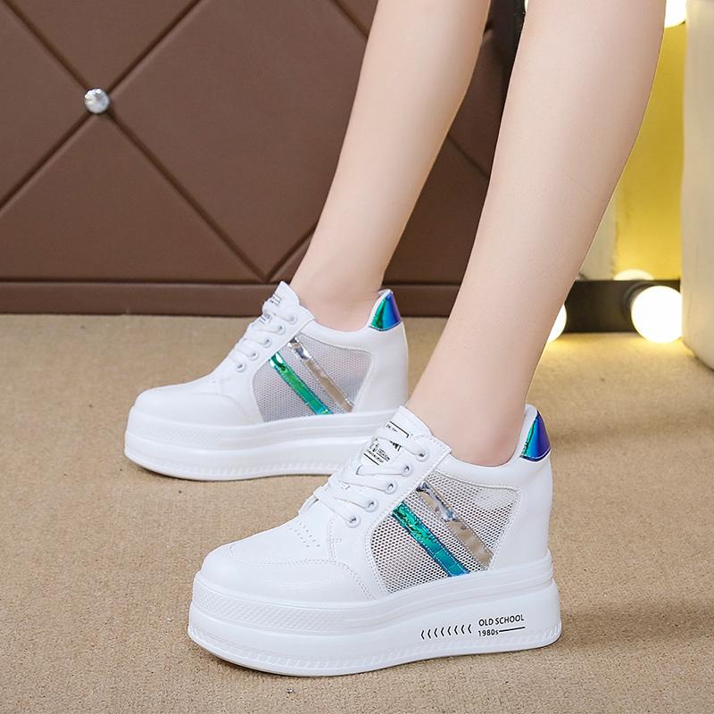 Móda Léto 2024 Prodyšné Boty na silné podrážce typu houbový dort Uvnitř vyšší Dámské boty Malé bílé boty Klínové tenisky Zapatos Mujer