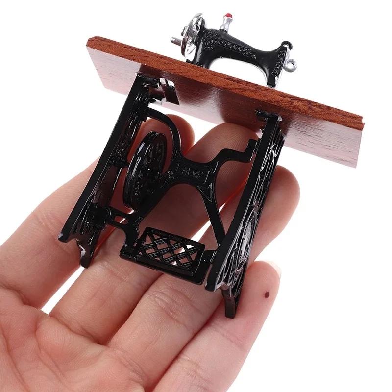 Dollhouse Decor Miniature Furniture Wooden Sewing Machine with Thread Scissors Accessories for Dolls House Kids Toys for Girls