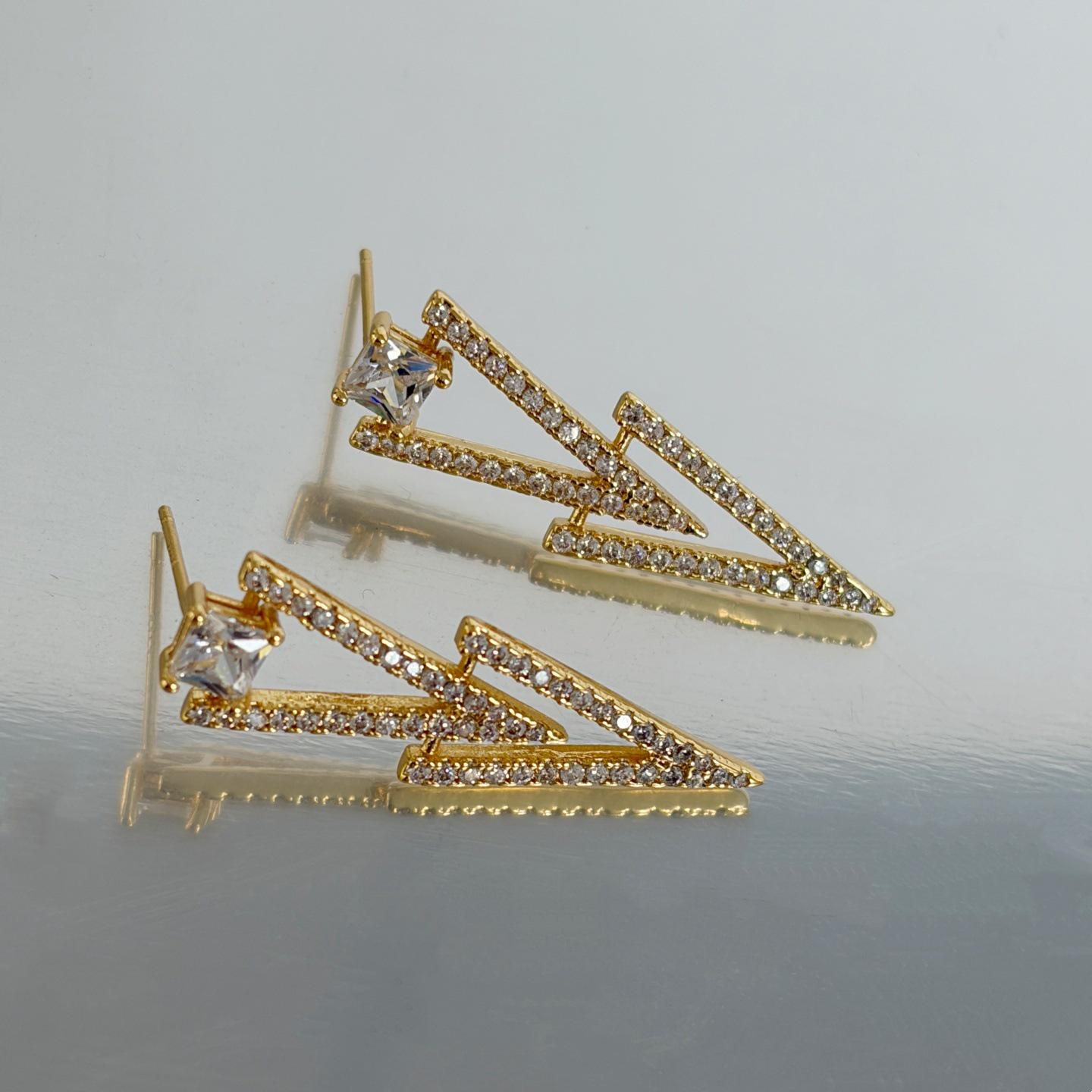 

2025 High-End S925 Silver Stud Earrings with Zircon Inlay - Luxurious Versatile Design золотий