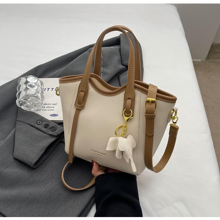 

Premium textured bag women s 2025 new trend fashion niche portable bucket bag commuter casual messenger bag хаки