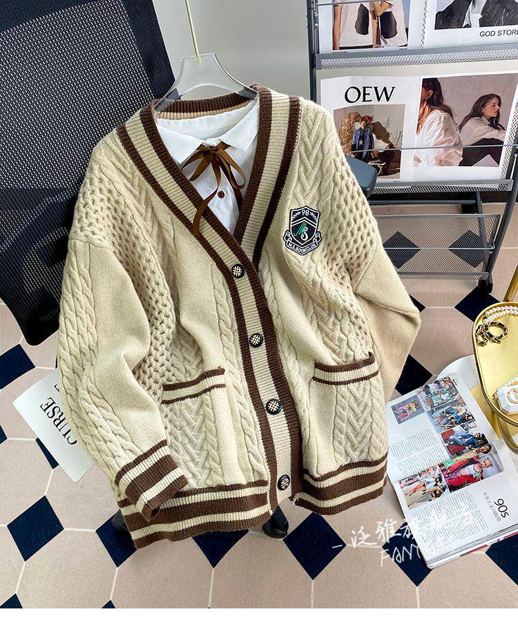 Dámský pletený kardigan střední délky v kolejním stylu - Kolekce Podzim/Zima 2025