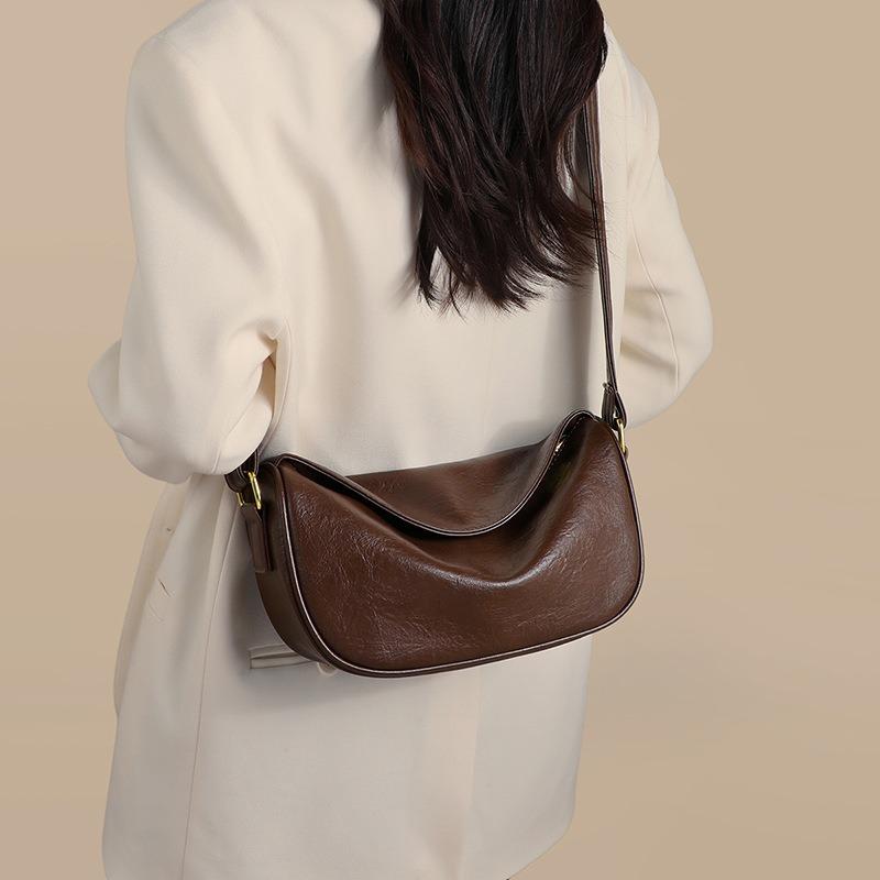 Bag women's new autumn and winter women's bags popular dumpling bags are now popular niche design messenger bags