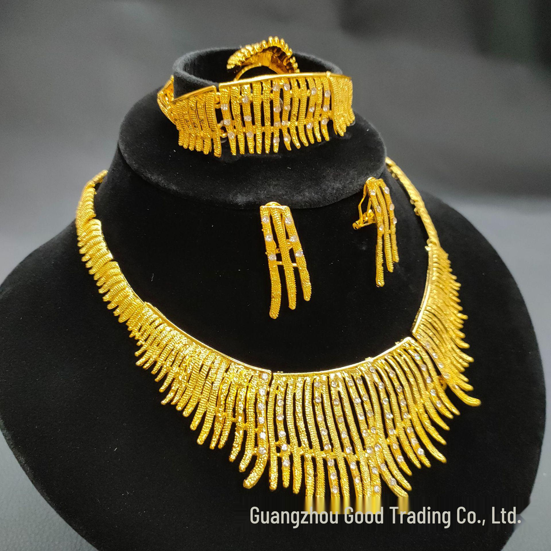 

Набор африканских украшений с покрытием из 24-каратного золота: Ожерелье, Браслет, Серьги и Кольцо для Невест