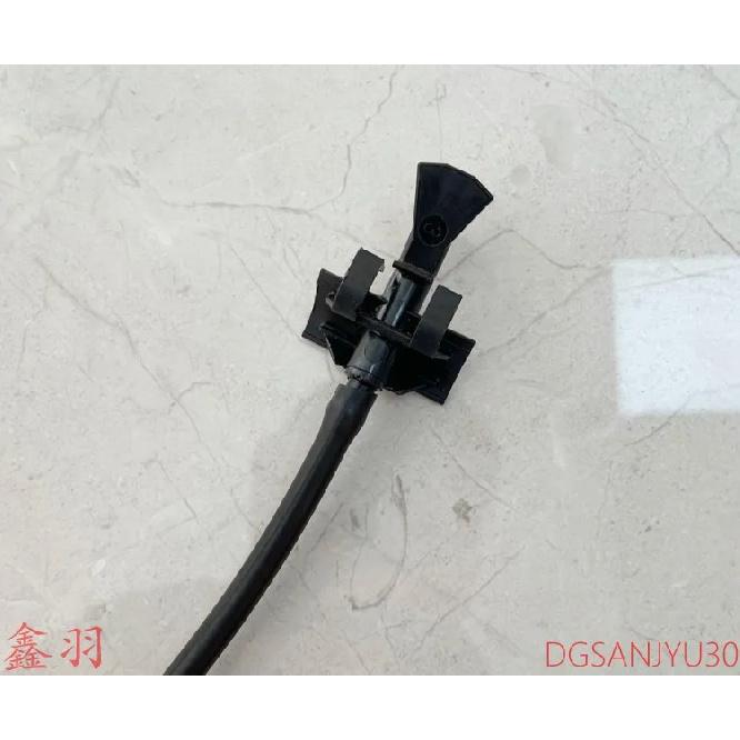

Outlander3 NOZZLE,WINDSHIELD WASHER 2013-2021 8265A898 8265A897(8265A596 8265A595) LH