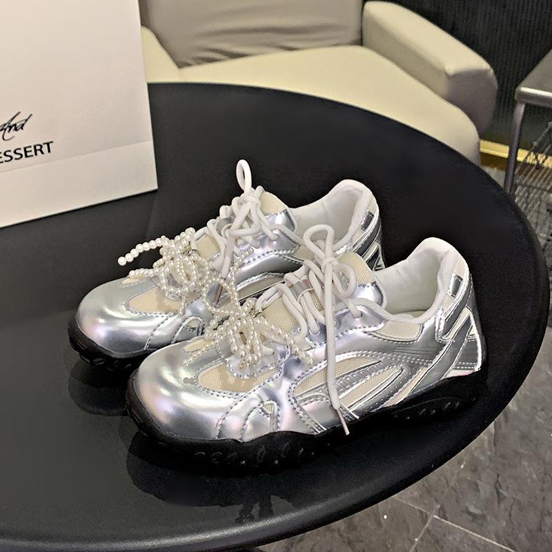 

Версия из мягкой кожи ~ та же модель Su Yinyin с полумесяцем на шнуровке и жемчужинами, с поясом в виде мандаринки, на платформе, повседневные спортивные туфли, женские немецкие кроссовки 40 серебряный