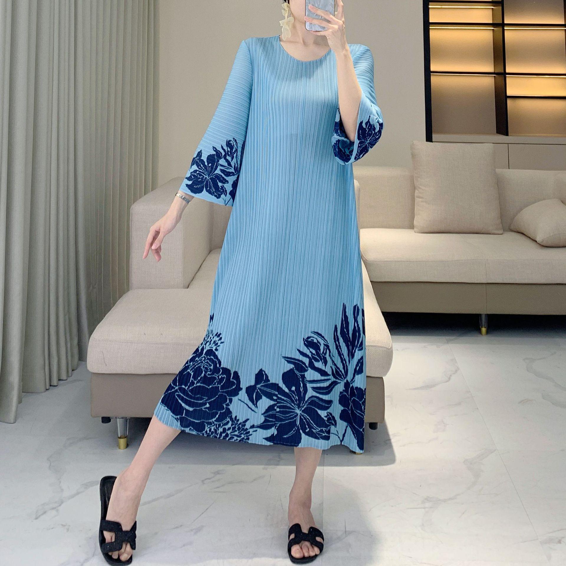 

Модное платье с принтом плиссе на весну/осень 2025 года, с круглым вырезом, рукавами 3/4, омолаживающее, свободного кроя, длинное, для женщин One Size [90-150 lbs] синий