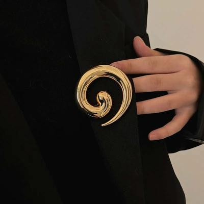 Punk Gold Color Irregular Metal Smooth Spiral Vortex Broochs for Women Men Suit Corsage Pins Party Jewelry Accessory Gifts 2026