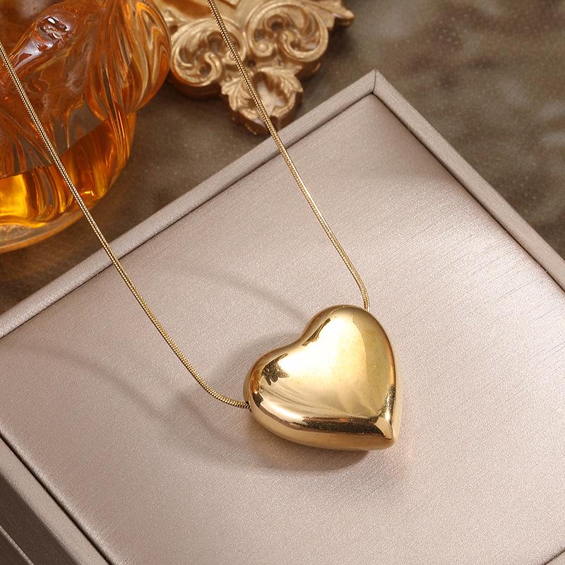 Korean/Japanese Style Titanium Steel Heart Necklace, Personalized Hollow Pendant, Cool Clavicle Chain Jewelry for Women.