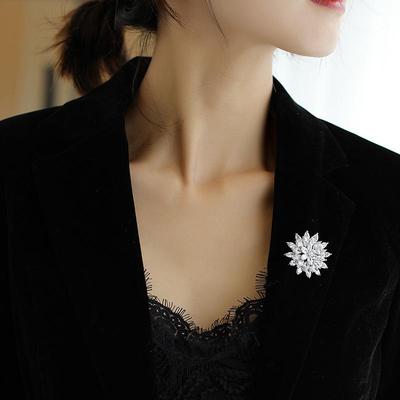 Bo Xin Yun Elegant Zirconia Snowflake Brooch - Korean Women's Lapel Pin Accessory