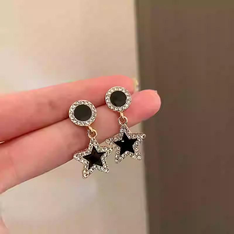 

Silver needle super flash five-pointed star stud earrings, small fresh and simple earrings, geometric drip earrings. 925 silver needle