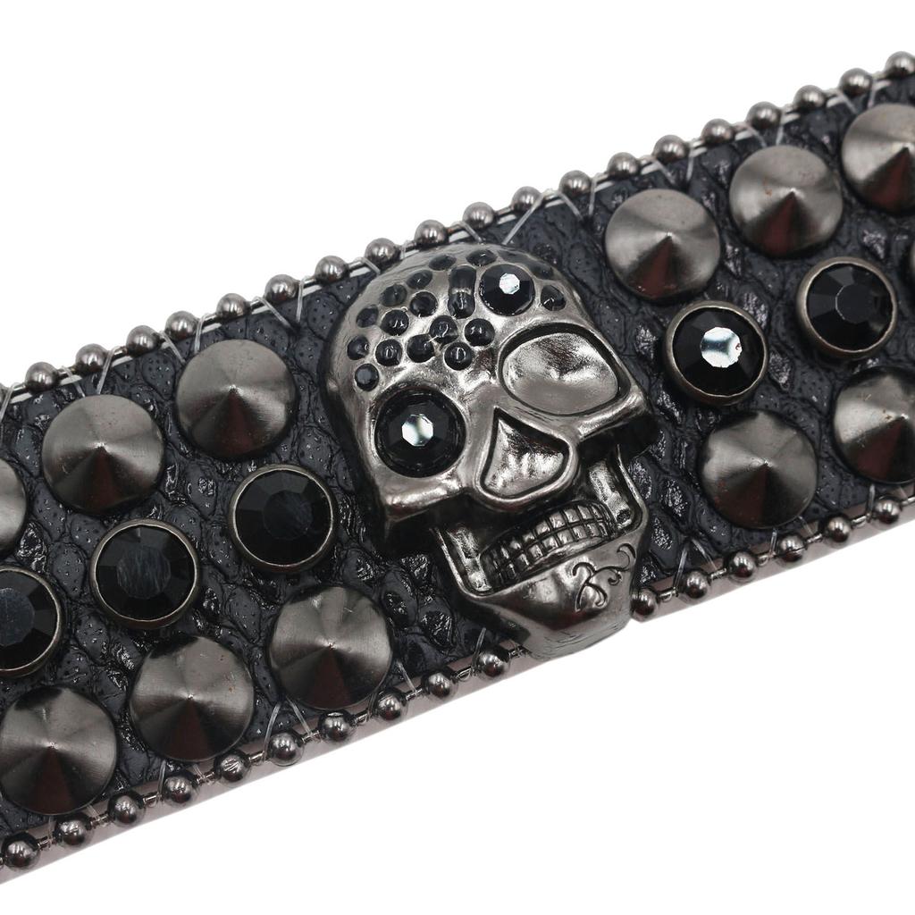 Amerikanisches Strassnietenarmband, Punk Gothic Personalisierter Schmuck mit Totenkopfverzierung