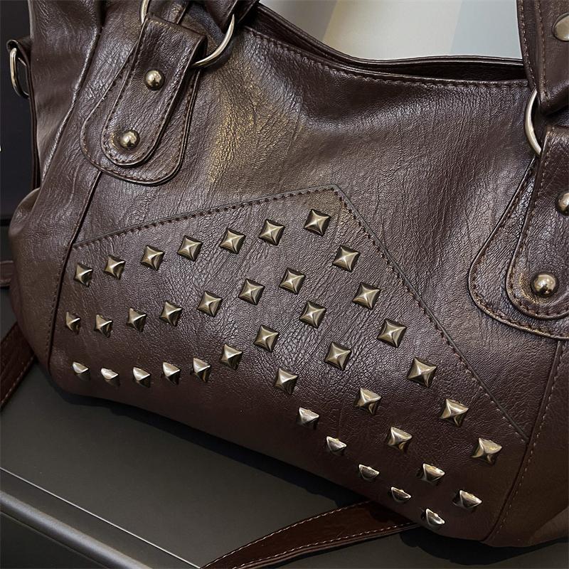 Vintage Large Capacity Rivet Tote Bag Women's Shoulder Underarm Bag