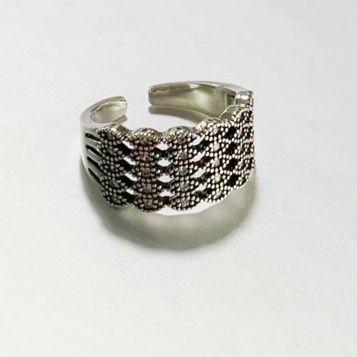 Distressed Retro Hollow Mesh Rhinestone Women s Ring античный серебряного
