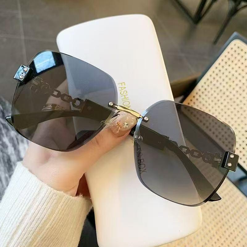2025 Retro Large Frame Rimless Sunglasses with High-End Chain