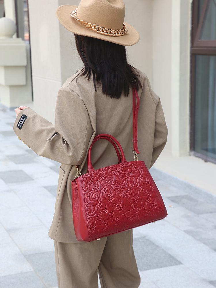 Borsa a tracolla Montaigne da donna in vera pelle - Borsa a mano in pelle di mucca Camelia di lusso
