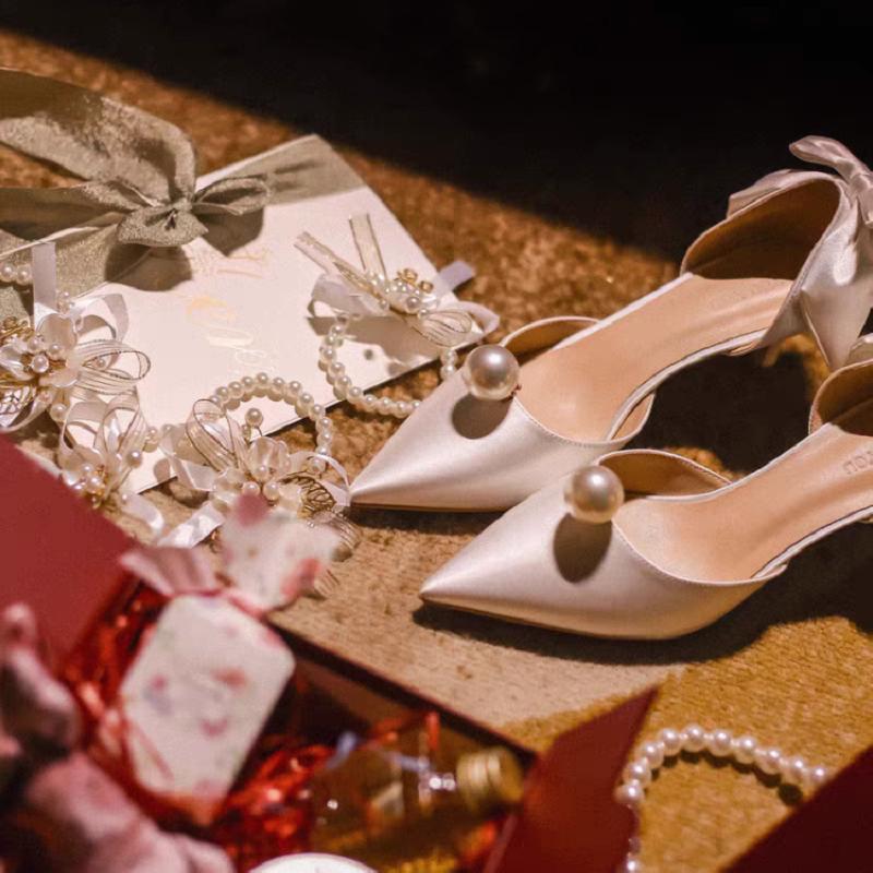 Fashion 2025 Pearl French Bow Bride, Pearl Design Sense Fashion Show, Niche High Heels, Wedding Shoes And Sandals