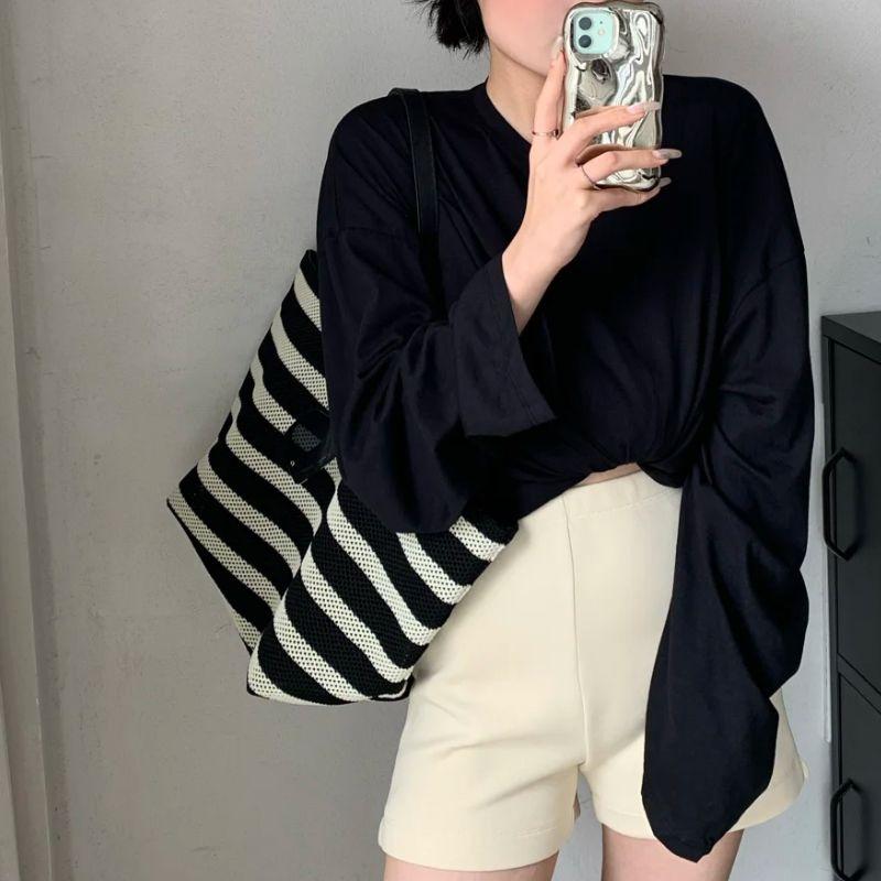 

Seaside Vacation Bag Women 2025 Summer New Woven Beach Bag Large Capacity Stripe Hollow All-Matching Tote Bag Black