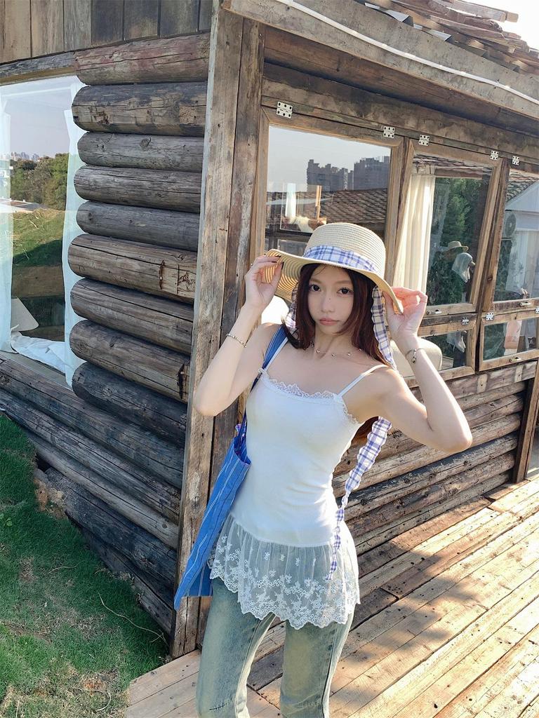 2026 Frühling/Sommer Koreanischer Stil Schlankes Spitzen-Patchwork-Camisole-Tanktop