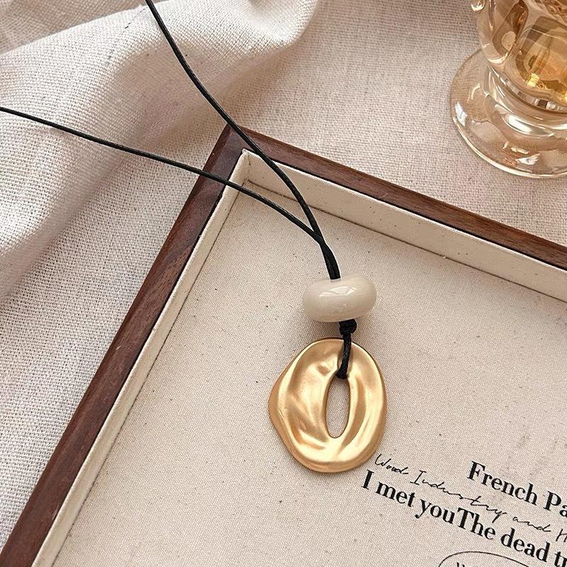 Simple geometric irregular pendant necklace women's light luxury niche high-end sweater chain long versatile accessories