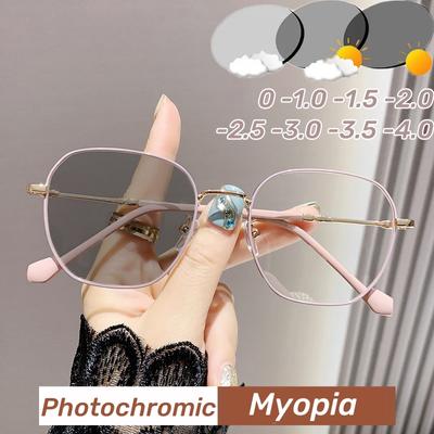 Photochrome Myopiebrille mit quadratischem Metallrahmen, großer Rahmen, Anti-Blaulicht-Farbwechselbrille, ultraleichte Nahsichtbrille