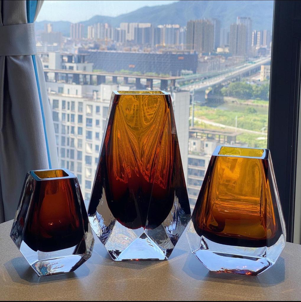 Nordic Light Luxury Crystal Vase: Elegant Ornament for Villa, Hotel, or Living Room Floral Arrangements.