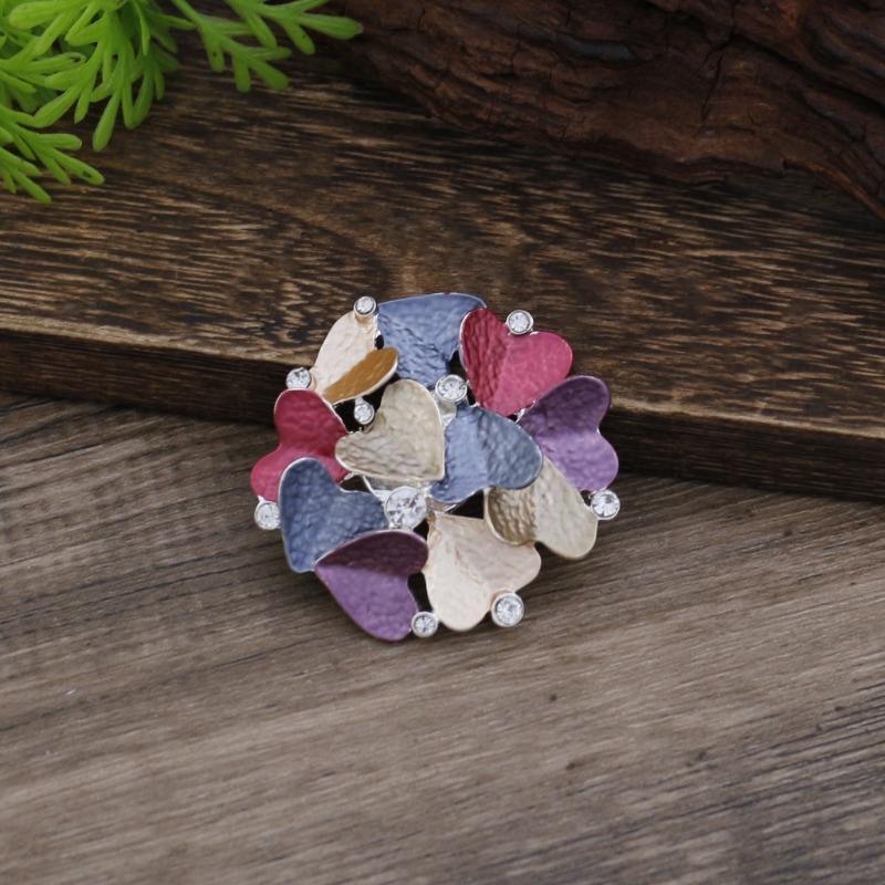 New enamel color hollow love magnetic brooch women's simple high-end heart-shaped multi-functional corsage