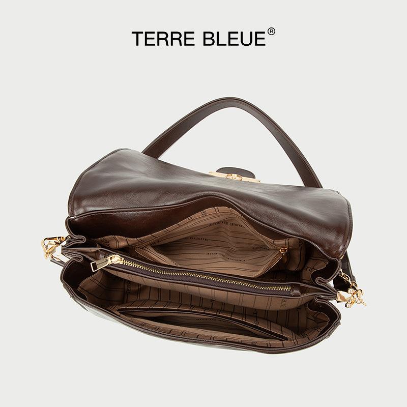 Autumn and winter new fashion single shoulder armpit bag niche high-end commuting portable single shoulder oblique span small square bag