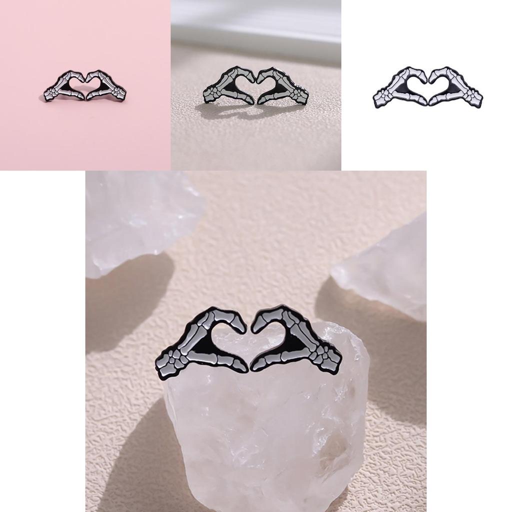 Artistic Alloy Skeleton Heart Gesture Brooch Vintage Cartoon Style For Accessories Trendy