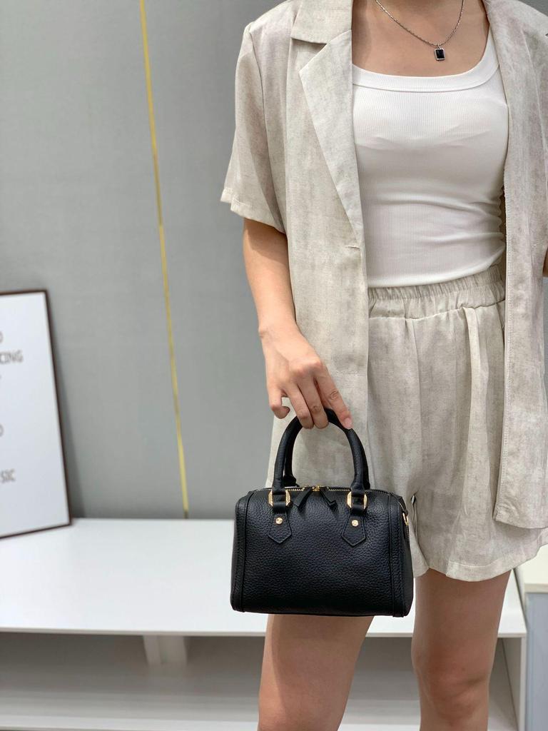 Autumn & Winter Luxury Leather Crossbody Bags: Stylish, Versatile, and High-End Shoulder Handbags for Women.