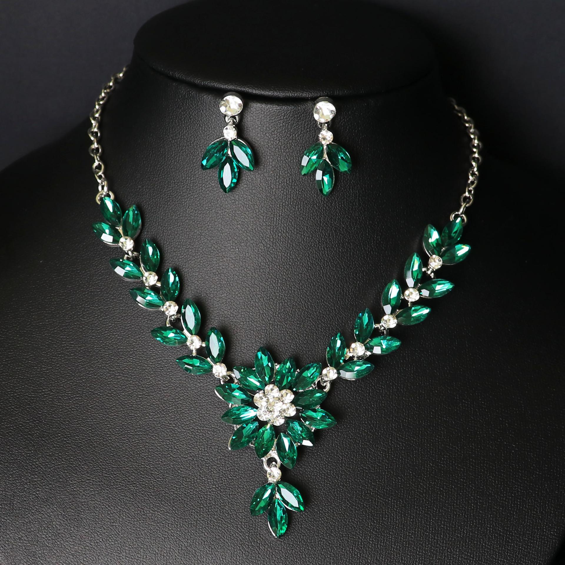 

Товар Серьги Комплект Цепочка 2-х Части Кристалл Стеклянный Сплав Платье Аксессуары Женское Ожерелье зелёный