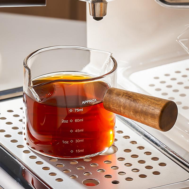 Schöner Holzgriff Glas Espresso Messbecher Einzel-/Doppelmund Milchkännchen Kaffeezubehör Transparenter Küchen-Messbecher