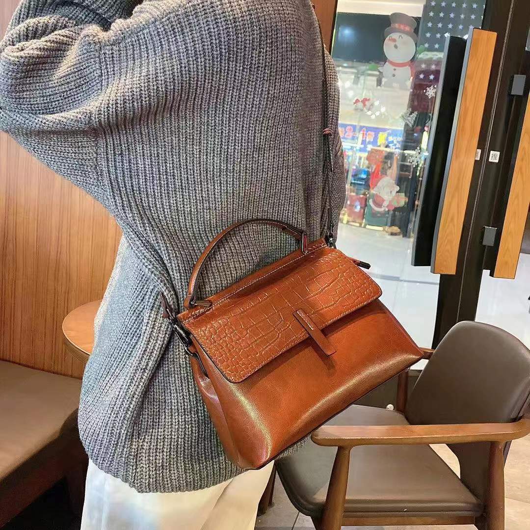 

Женская сумка, Кожаная женская сумка, Европейский и американский стиль Одноплечевая сумка кроссбоди, Сумка-флип с узором крокодила коричневый