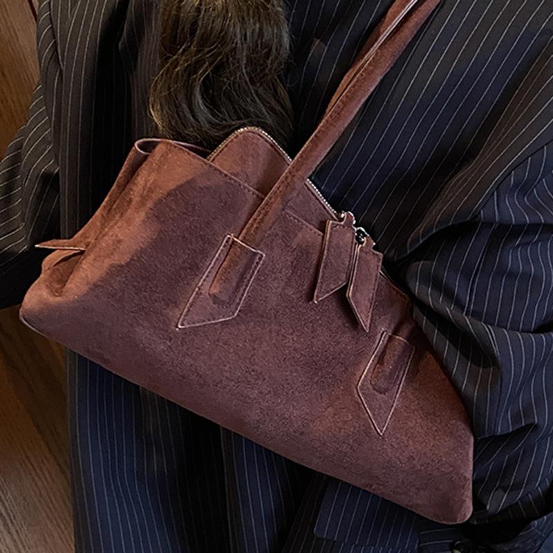 2025 Autumn New Irregular Shoulder Bag Fashionable Foreign Style Loose Feeling Matte Suede Large Capacity Women's Special Bag