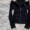 VAYLA Y2K Schwarzer Kapuzenpullover mit Reißverschluss und Fellkragen, Sexy Damen-Sweatshirt, Harajuku Goth Buchstaben-Grafikdruck, Slim-Fit Mantel