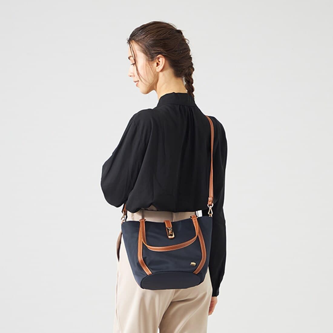 

Labagagerie Elegant Tote Bag with Twist Navy Hardware, Small, (66)