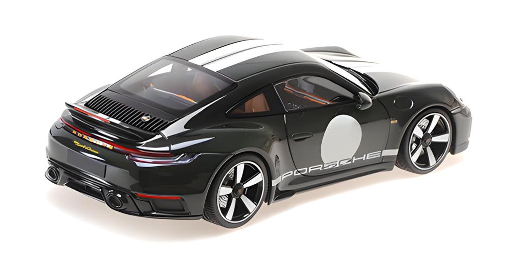 Minichamps Měřítko Porsche 911 Sport Classic 2022 Zelená metalíza s pruhy 1/18 (992)