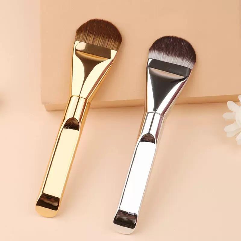 Tongue-Shaped Seamless Foundation & Concealer Brush - Soft, Non-Shedding, Portable Makeup Tool