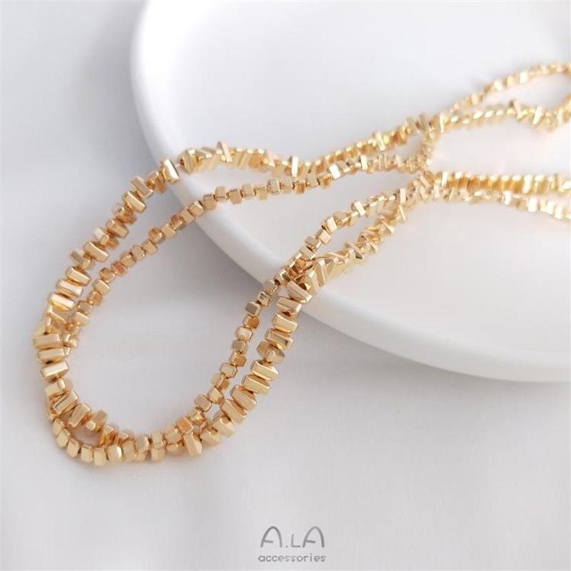 Pozłacane koraliki trójkątne: Jasne Złote/Srebrne, Małe Kruszone Złote/Srebrne Koraliki Dystansowe do DIY Ręcznie Robionej Biżuterii.