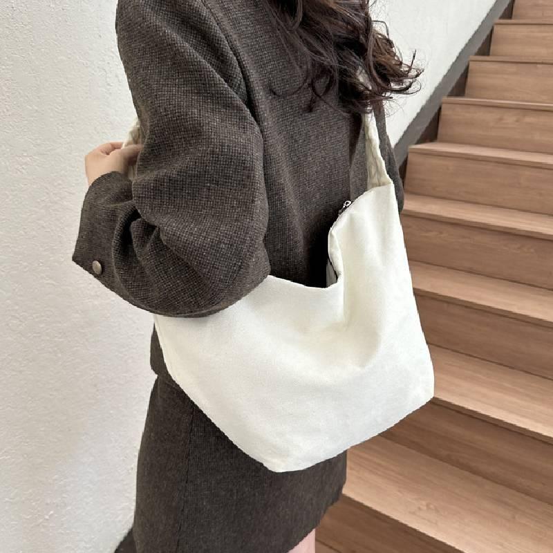 Fashionable Simple Canvas Tote Bag Large Capacity Shoulder Bag Stylish Versatile Underarm Dumpling Bag For Fall And Winter 2023