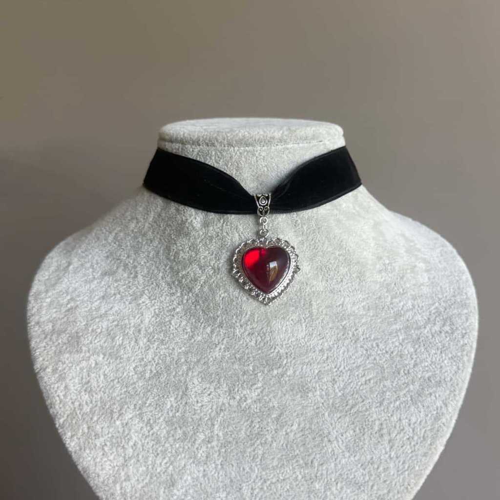Vintage Red Velvet Heart Pendant Necklace For Women With Gothic Style And Irregular Chain