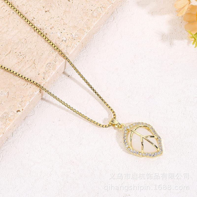 Titanium Steel Opal Leaf Necklace Women'S Light Luxury Simple Fresh Natural Inlaid Pendant Jewelry